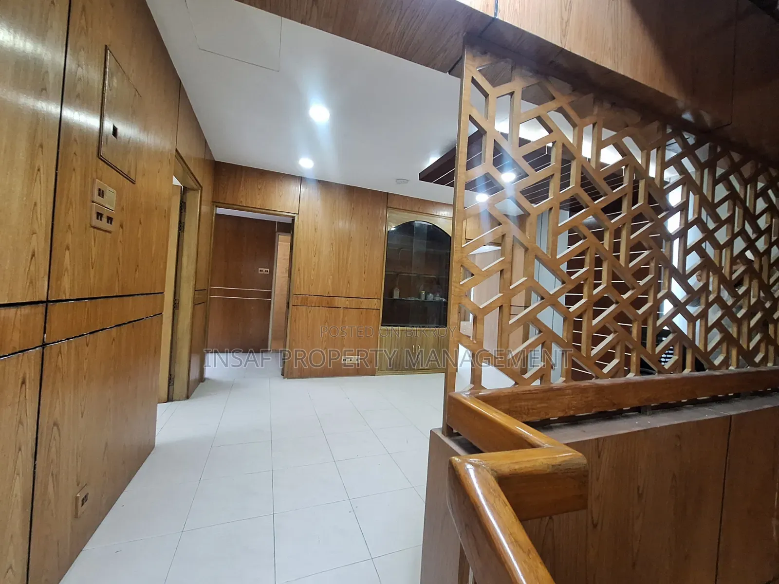 3200 sqft Duplex Office for Rent in Baridhara Diplomatic Zone, Nice View