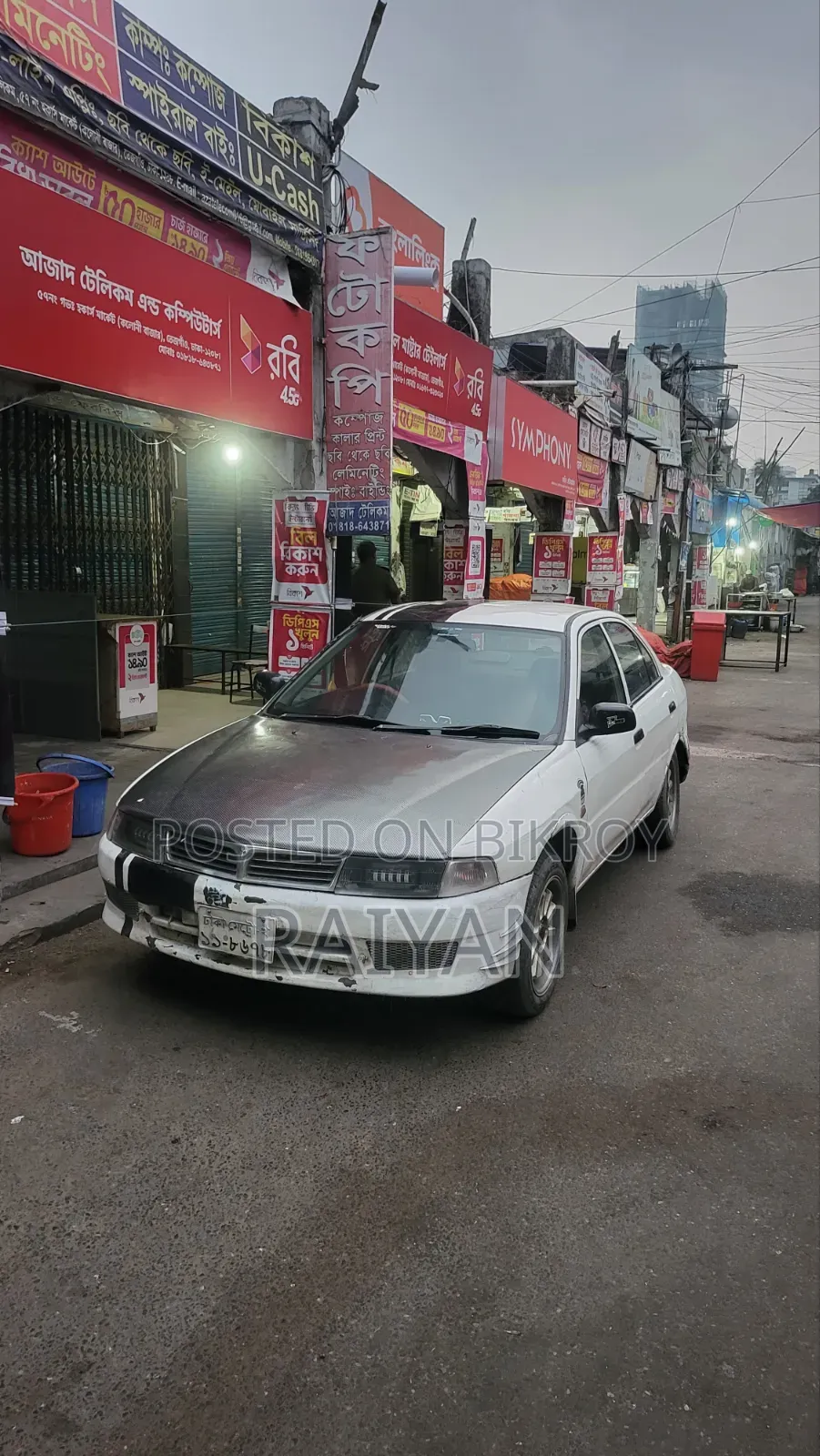 মিতসুবিশি ল্যান্সার ১৯৯৮ সাদা