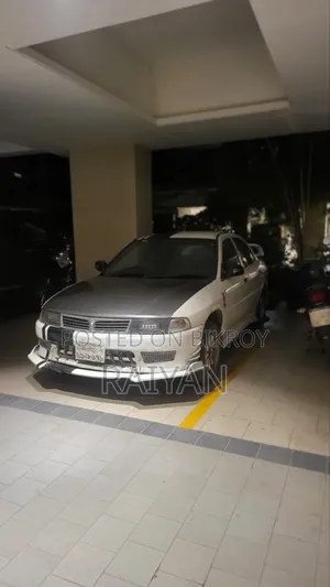মিতসুবিশি ল্যান্সার ১৯৯৮ সাদা