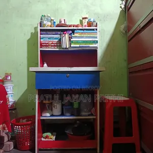 পড়ার টেবিল
