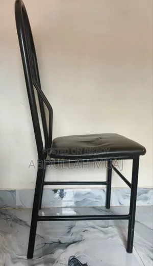 টেবিল চেয়ার