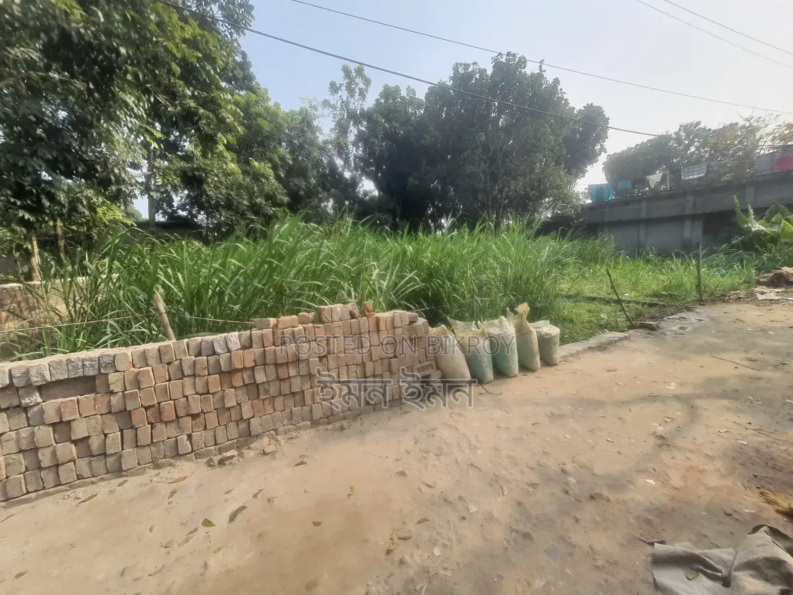 রাজশাহী লিলিহল মোড়ের পশ্চিমে দেলুয়াবাড়িতে আবাসিক মাটি