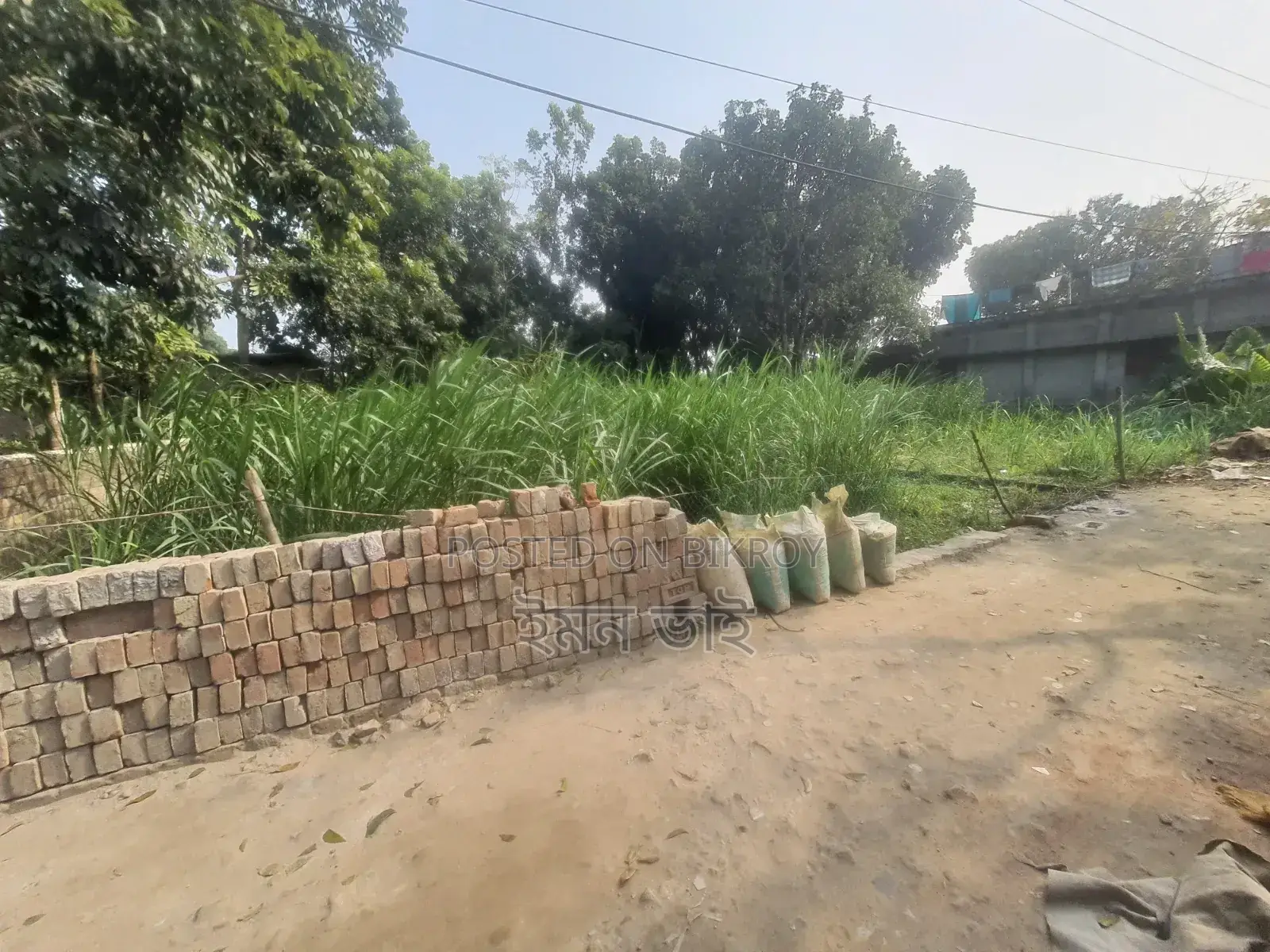 রাজশাহী লিলিহল মোড়ের পশ্চিমে দেলুয়াবাড়িতে আবাসিক মাটি