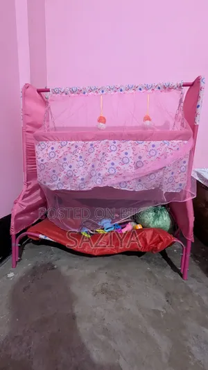 বাচ্চাদের দোলনা