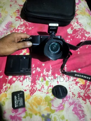DSLR Samsung Mirrorless Camera for Sale