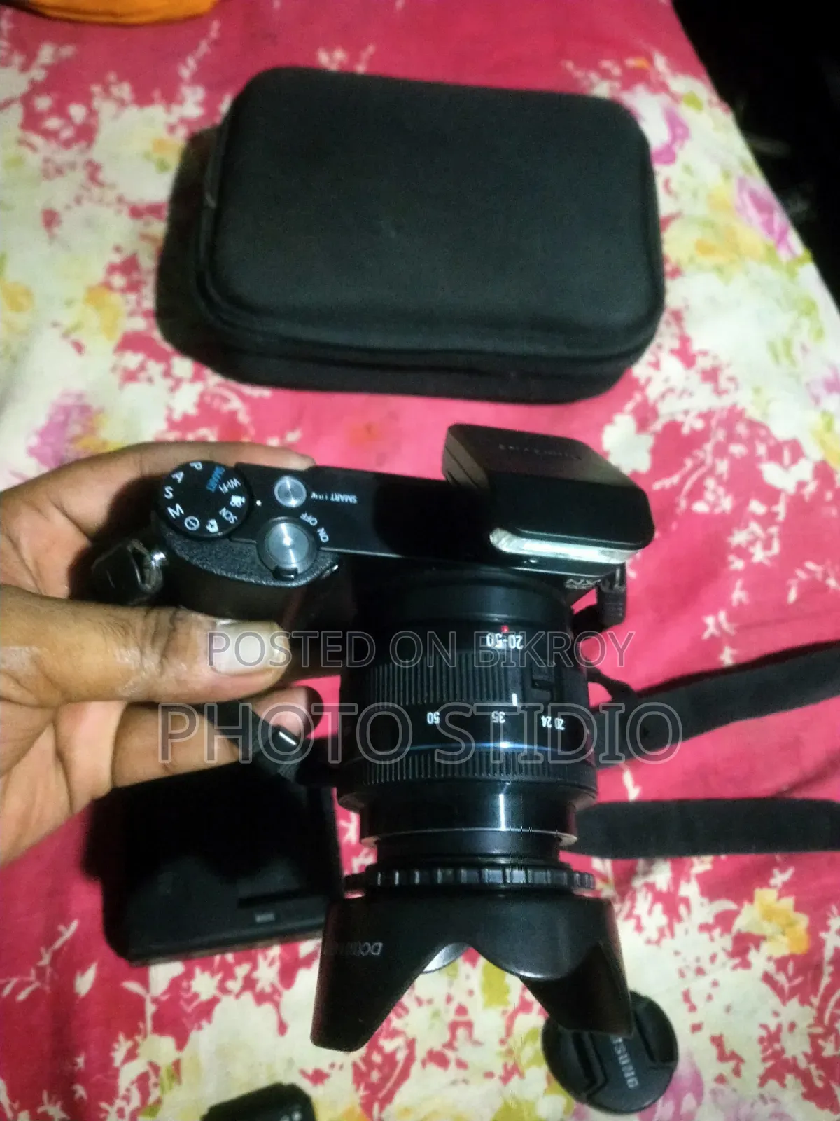 DSLR Samsung Mirrorless Camera for Sale