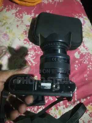 DSLR Samsung Mirrorless Camera for Sale