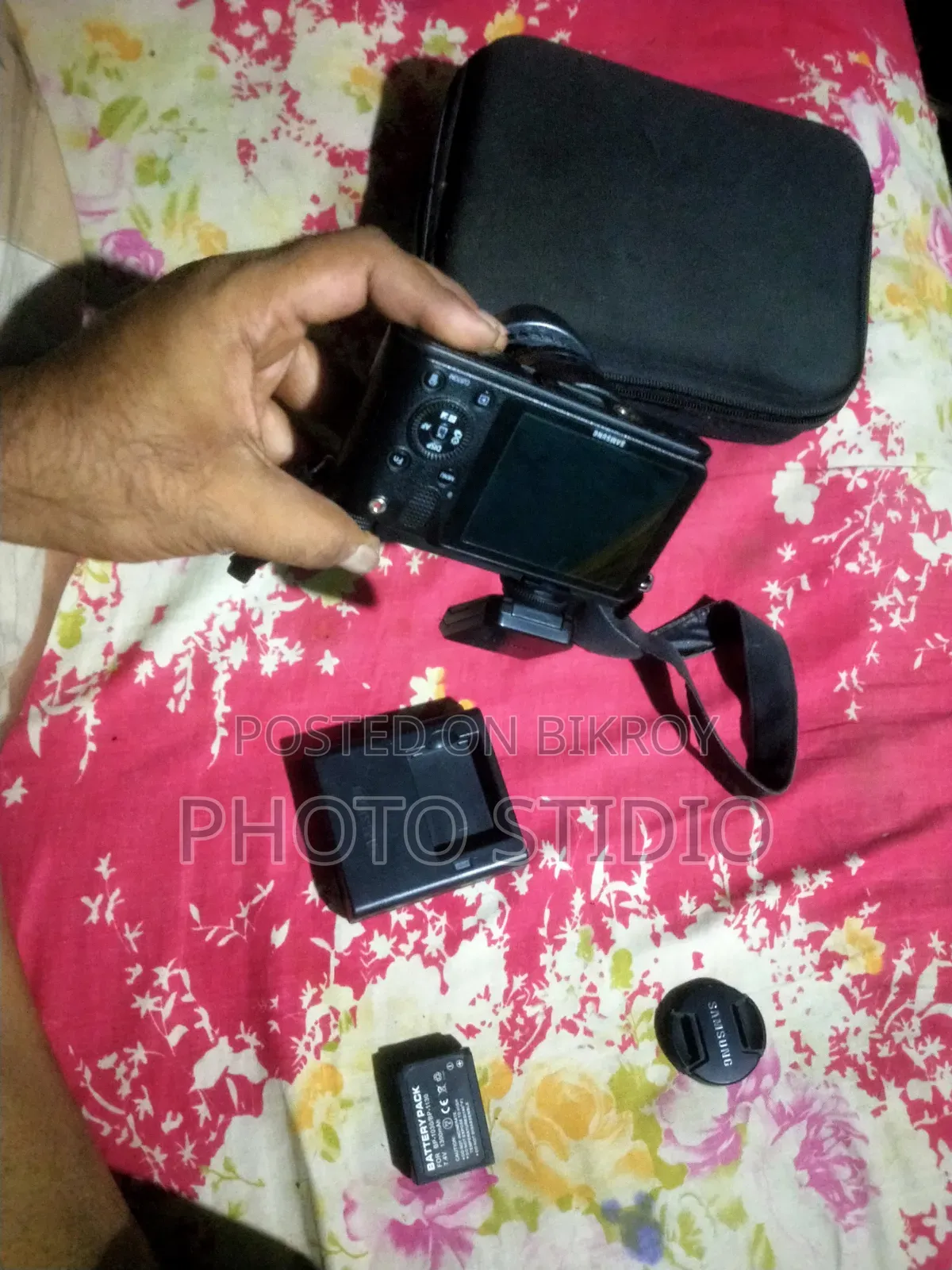 DSLR Samsung Mirrorless Camera for Sale
