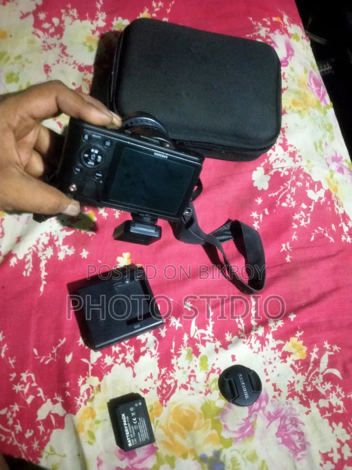DSLR Samsung Mirrorless Camera for Sale