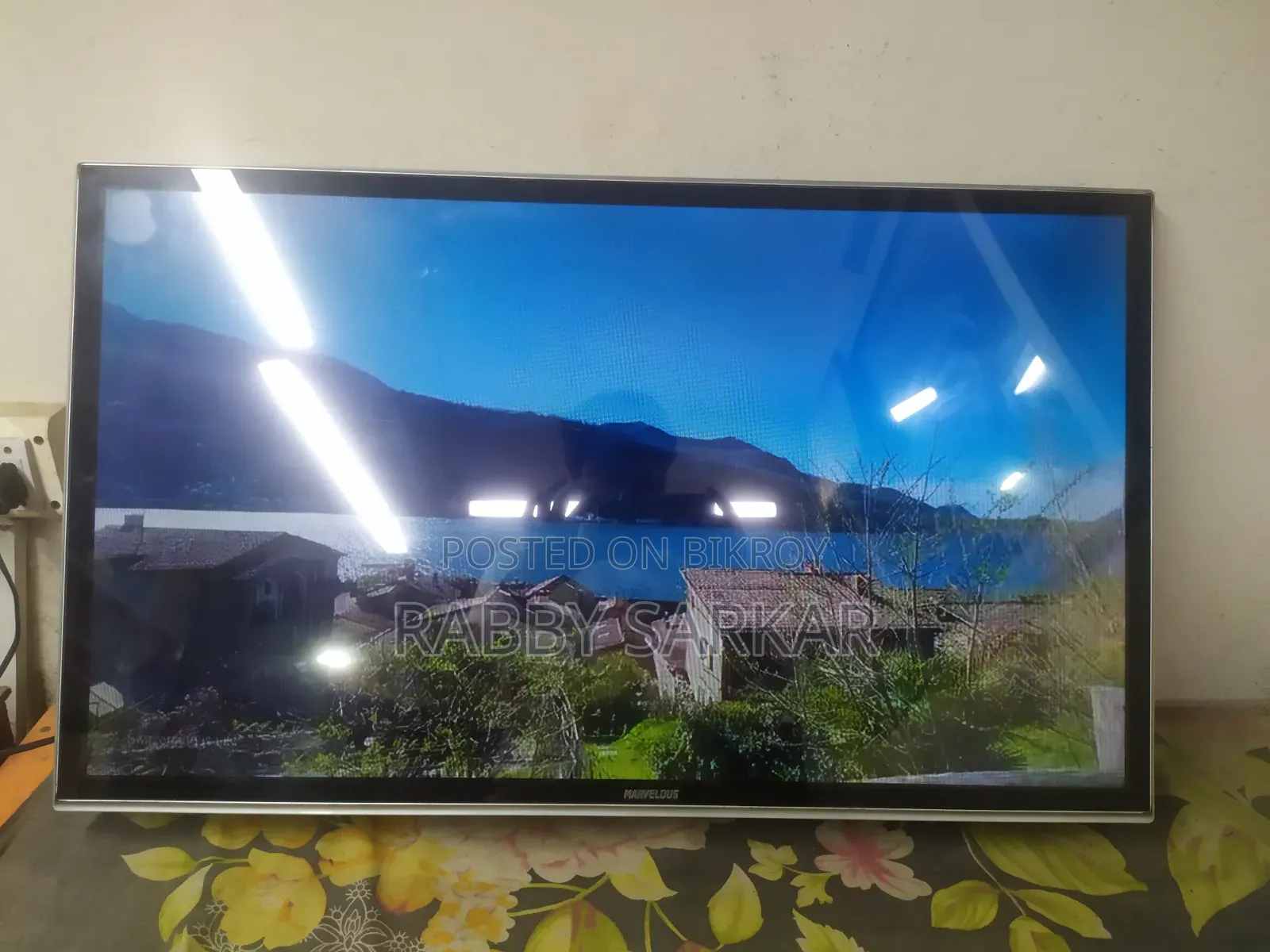 Smart TV 32 Inch with Panel Protector