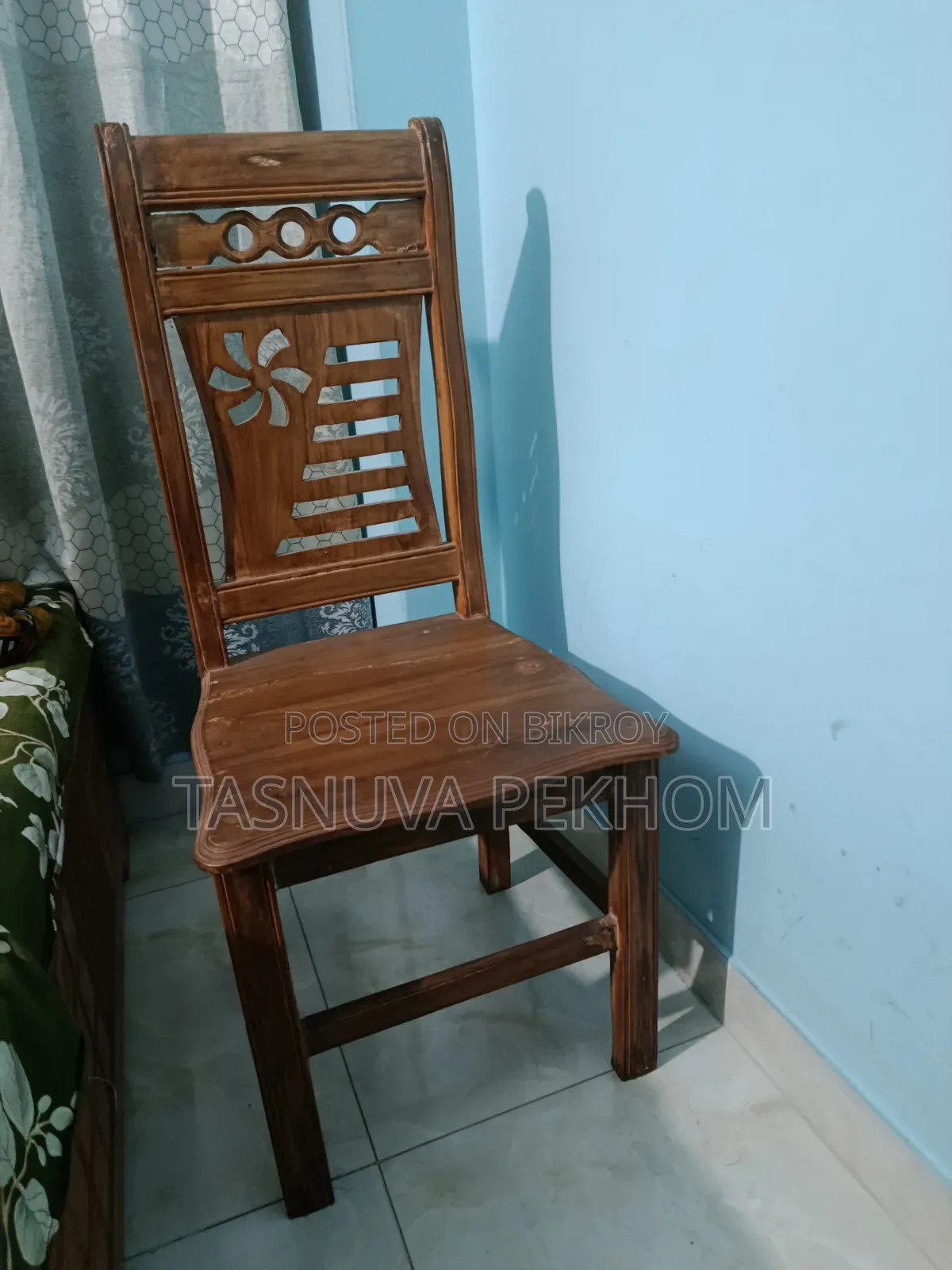 ২টি চেয়ার এবং বেড সাইড টেবিল