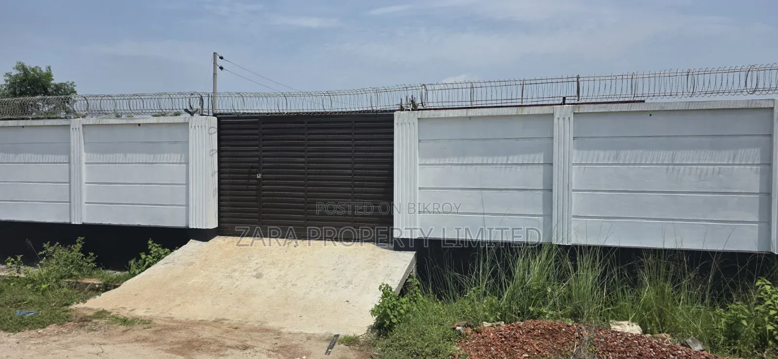 Corner 75ft road south-facing 5 Katha in Sector 2.