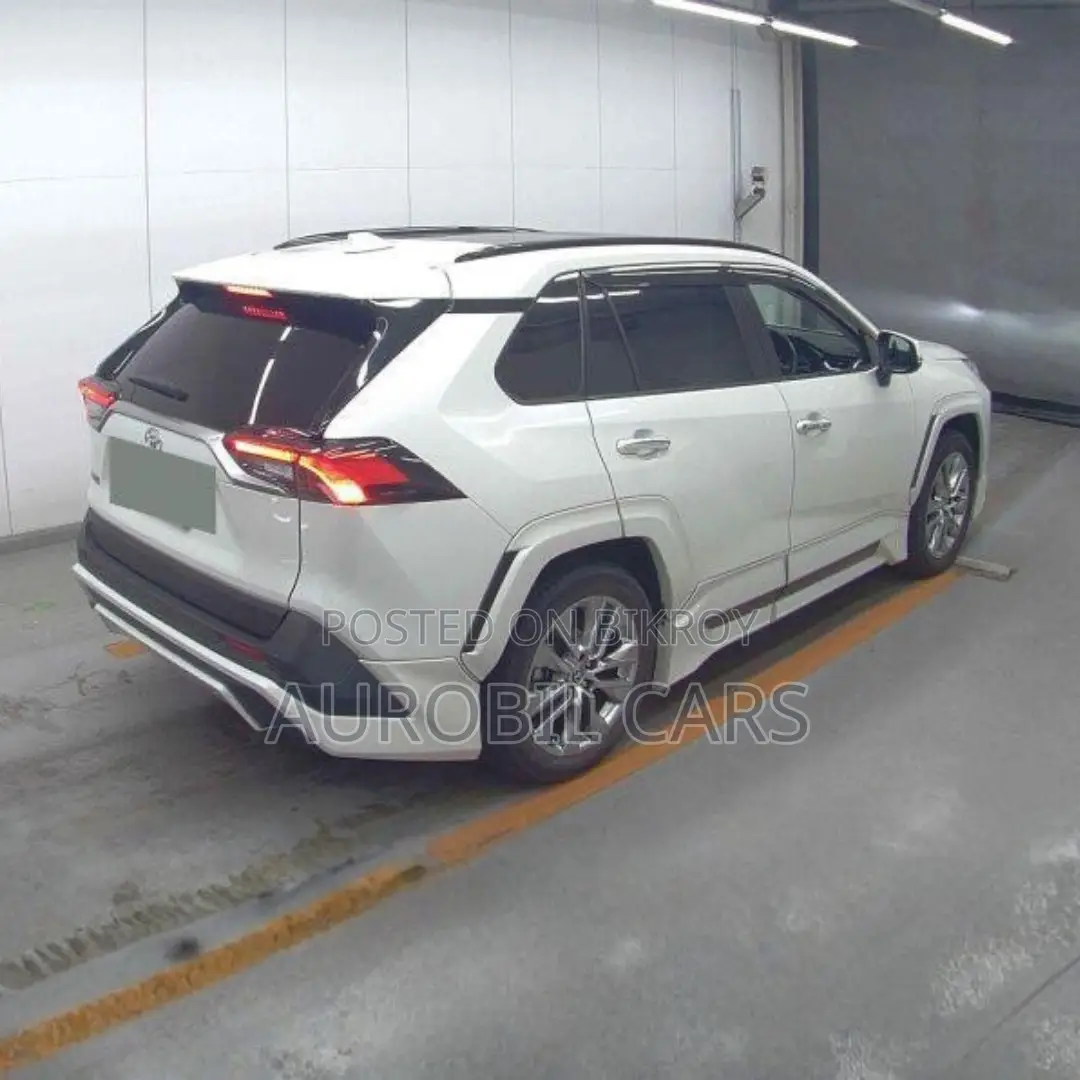 টয়োটা আরএভি৪ (Toyota RAV4) ২০২১ পার্ল