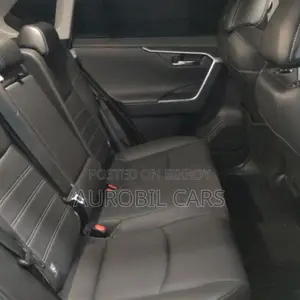 টয়োটা আরএভি৪ (Toyota RAV4) ২০২১ পার্ল