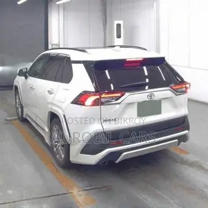টয়োটা আরএভি৪ (Toyota RAV4) ২০২১ পার্ল