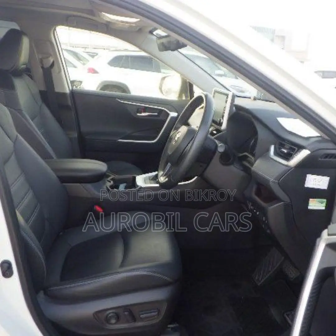 টয়োটা আরএভি৪ (Toyota RAV4) ২০২১ পার্ল