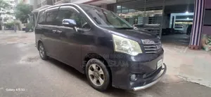Toyota Noah 2.0 143hp AWD (8 Seater) 2010 Maroon