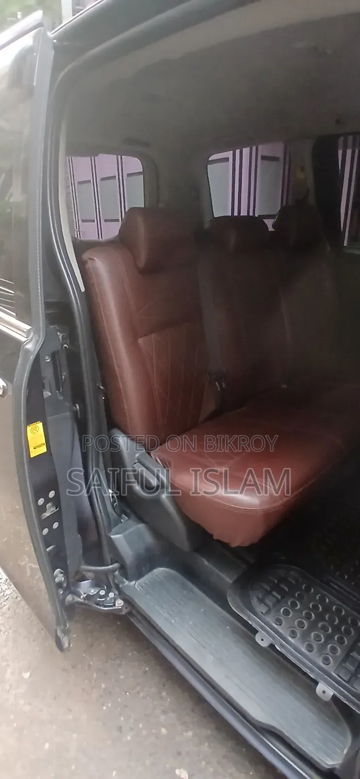Toyota Noah 2.0 143hp AWD (8 Seater) 2010 Maroon