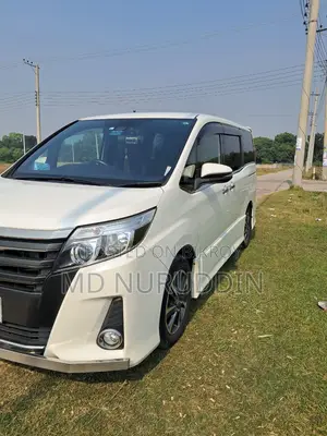 Toyota Noah 2.0 FWD (7 Seater) 2017 Pearl