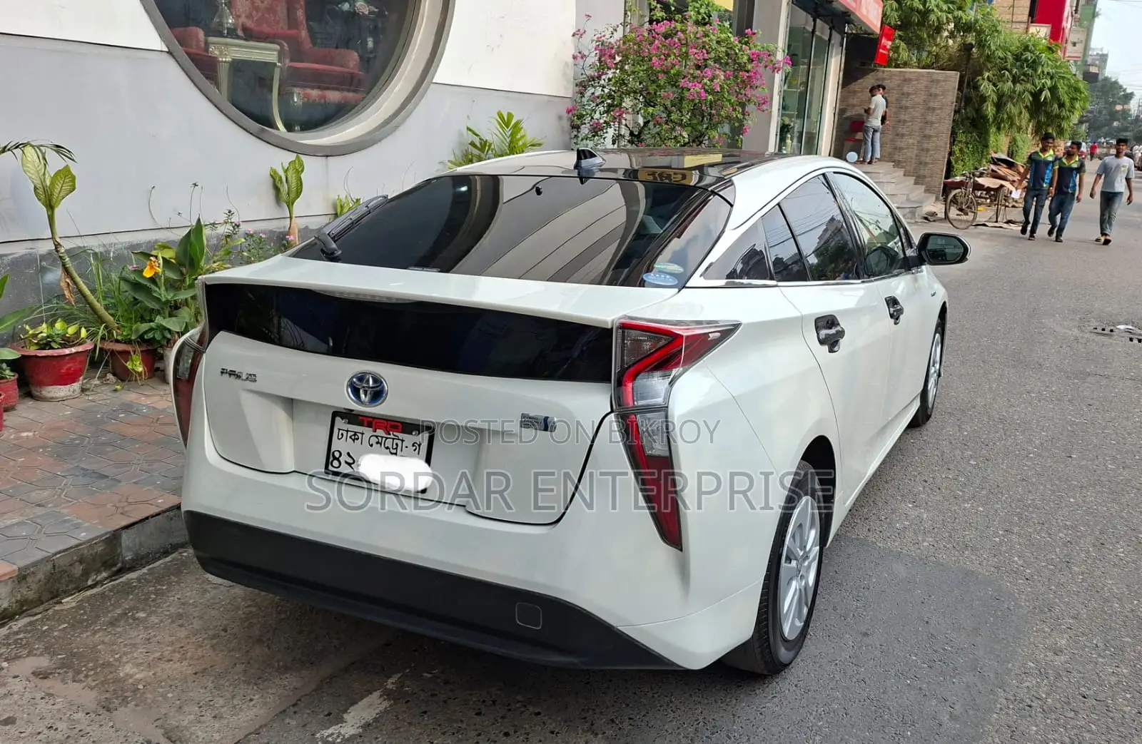 Toyota Prius Two 4dr Hatchback (1.8L 4cyl Gas/Electric Hybrid CVT) 2015