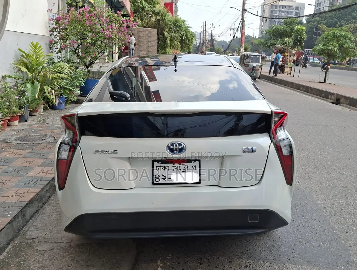 Toyota Prius Two 4dr Hatchback (1.8L 4cyl Gas/Electric Hybrid CVT) 2015