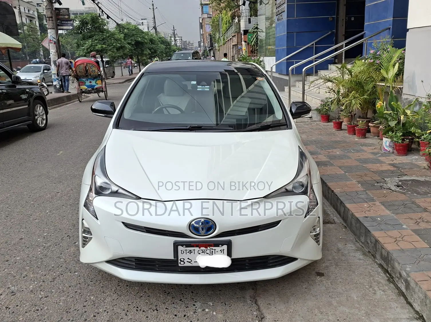 Toyota Prius Two 4dr Hatchback (1.8L 4cyl Gas/Electric Hybrid CVT) 2015