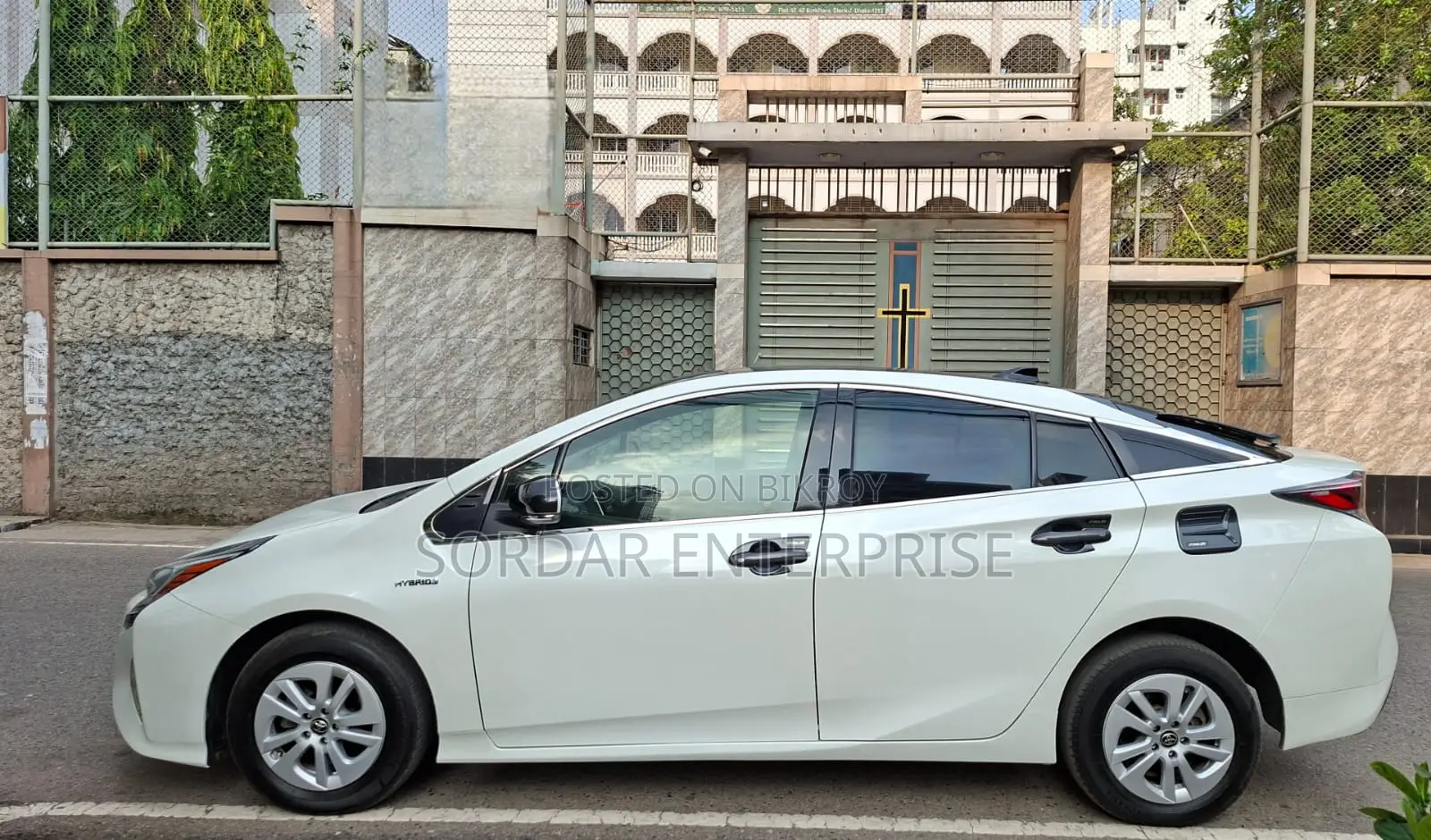 Toyota Prius Two 4dr Hatchback (1.8L 4cyl Gas/Electric Hybrid CVT) 2015