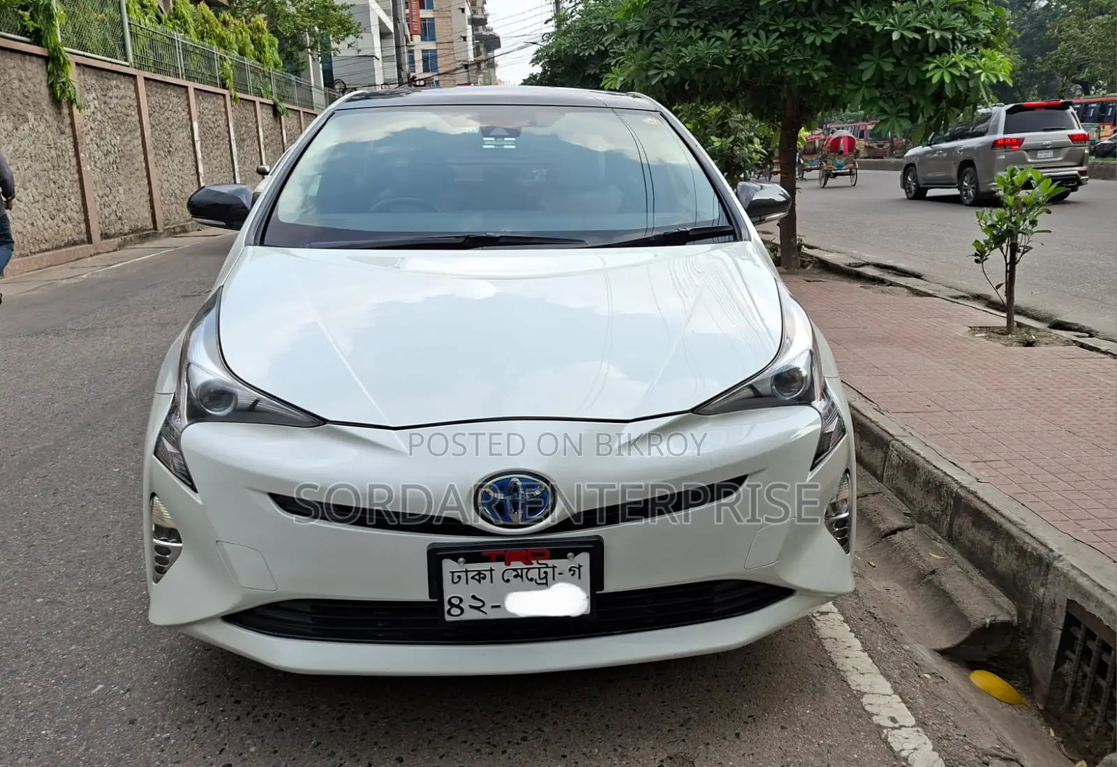 Toyota Prius Two 4dr Hatchback (1.8L 4cyl Gas/Electric Hybrid CVT) 2015