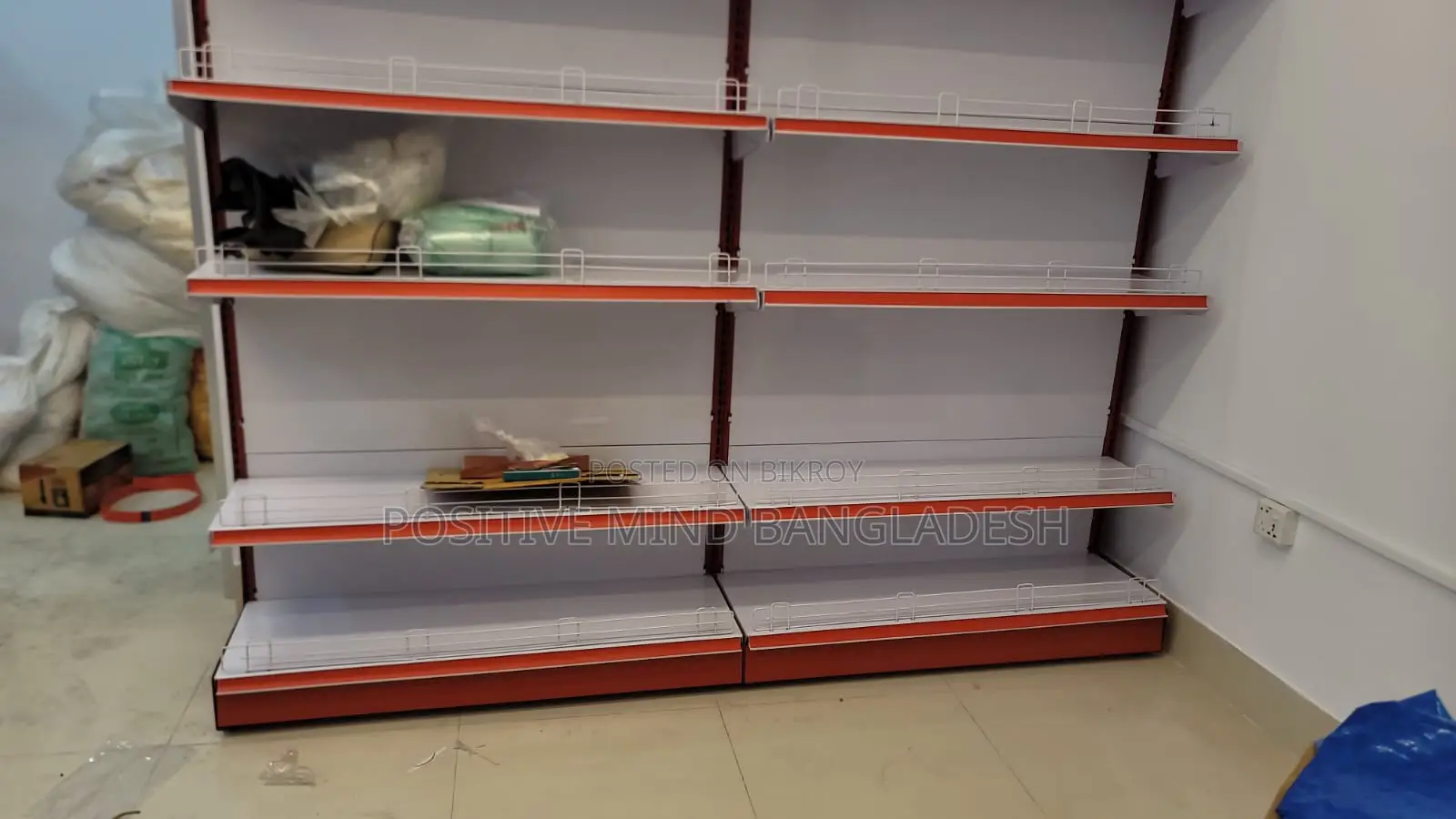 Premium Display Racks to Make Your Shop Modern and Attractive