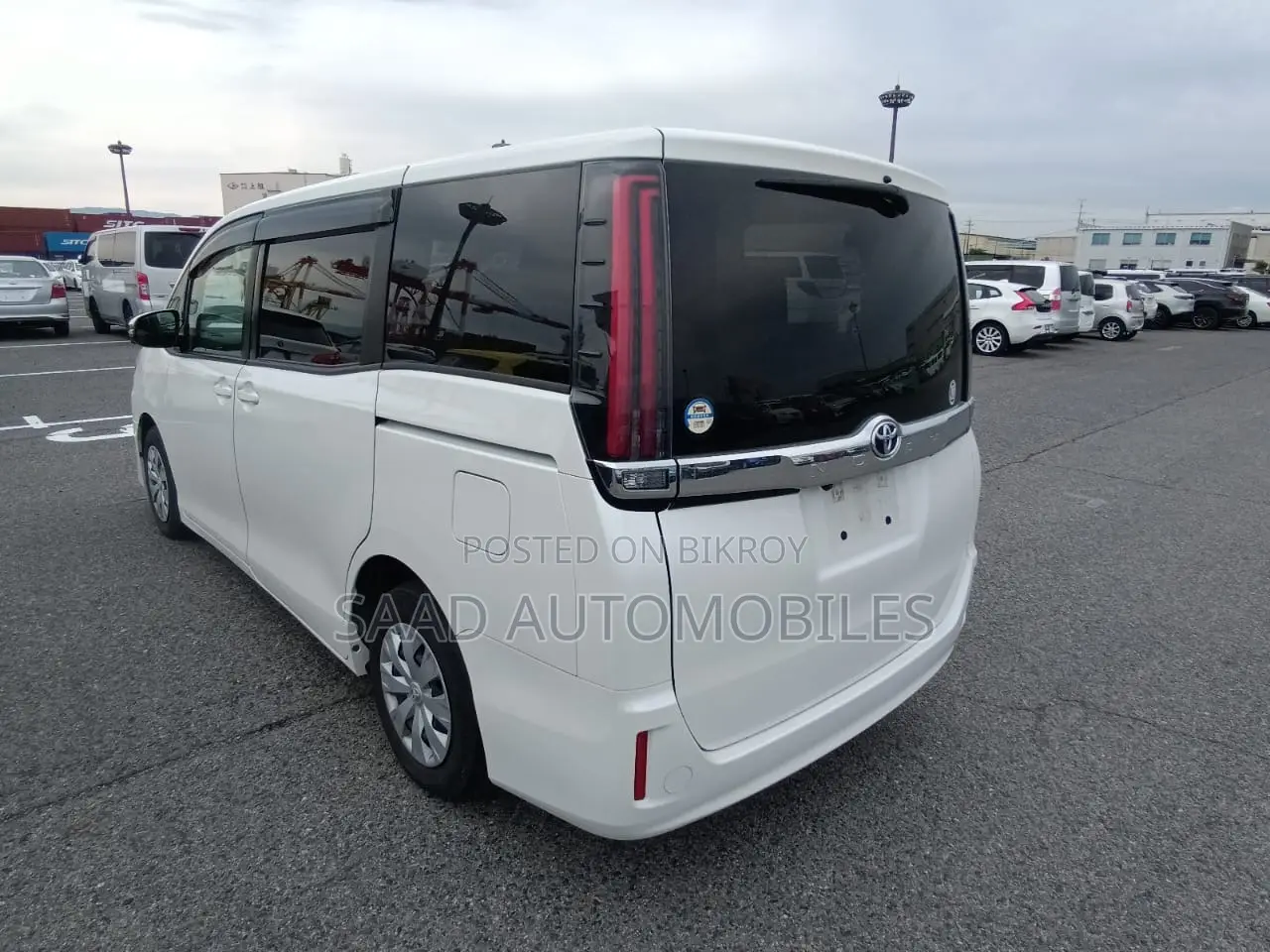 Toyota Noah 2.0 FWD (8 Seater) 2021 Pearl