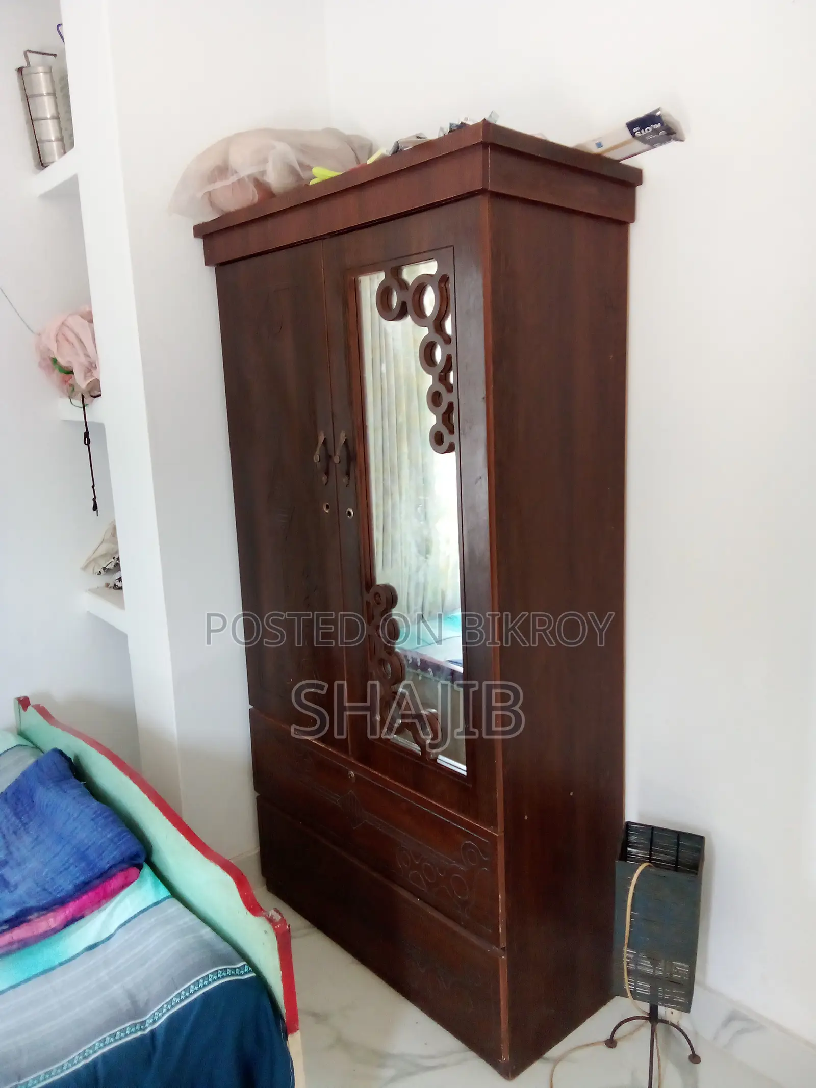 আলমারি বিক্রয় করবো