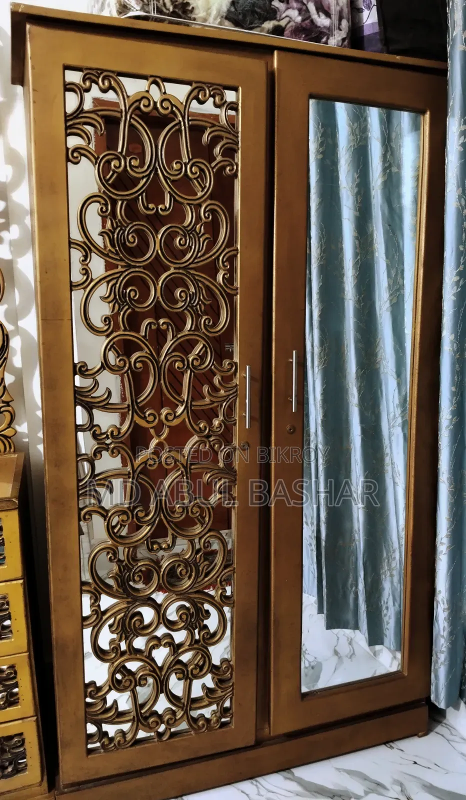 Dressing Table and Almirah