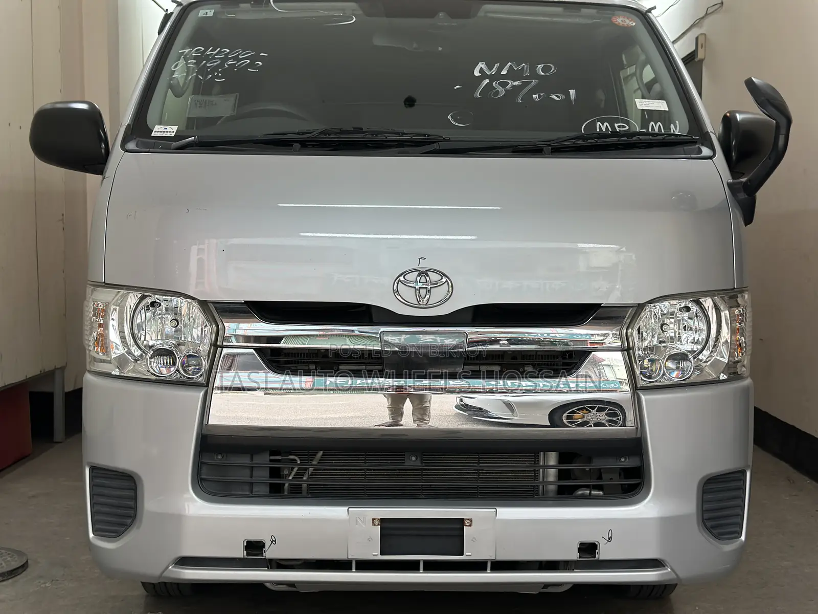 Toyota HiAce 2021 Silver