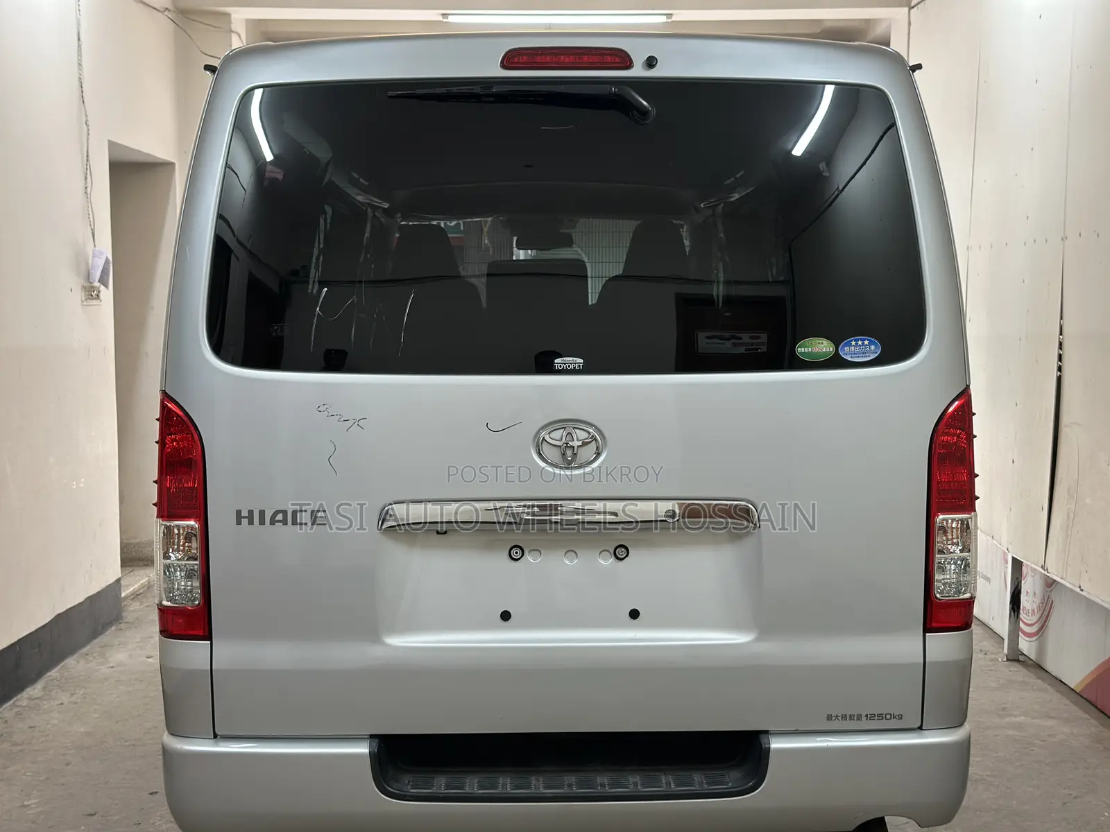 Toyota HiAce 2021 Silver