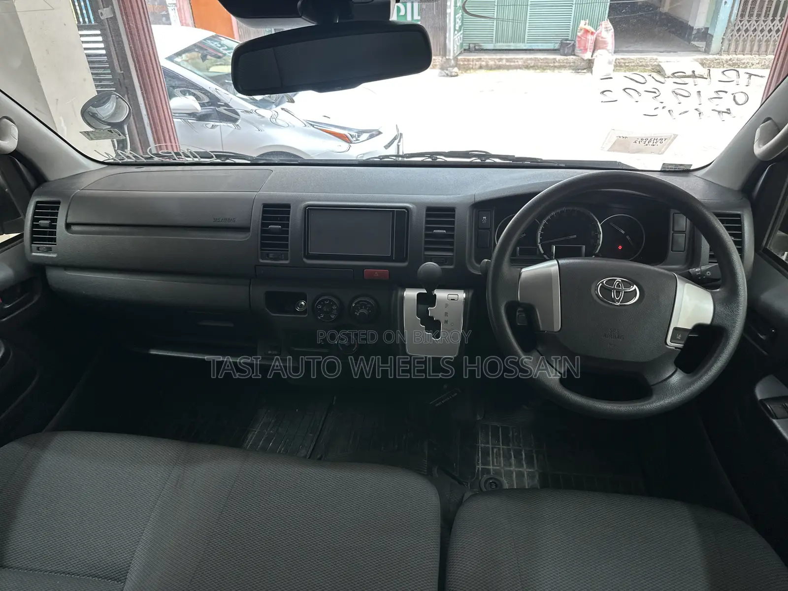 Toyota HiAce 2021 Silver