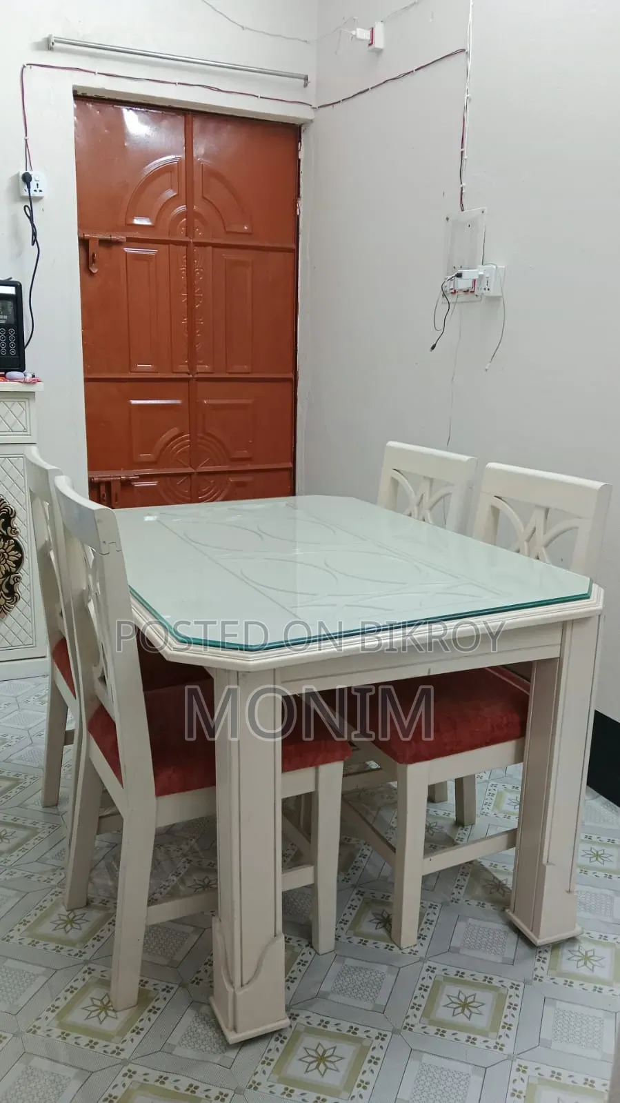 Almost New Dining Table Set !!