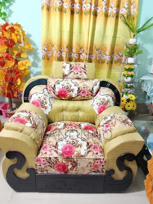 একটি সোফা সেট বিক্রি করা হবে