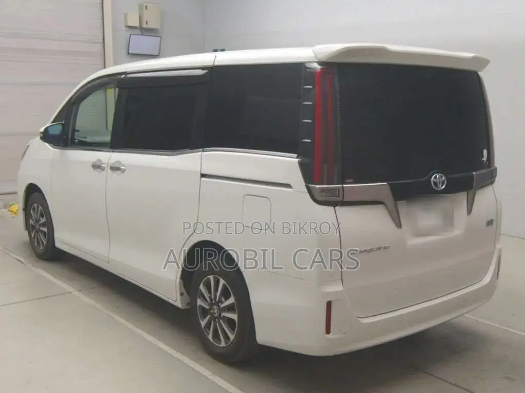 Toyota Esquire 2021 Pearl