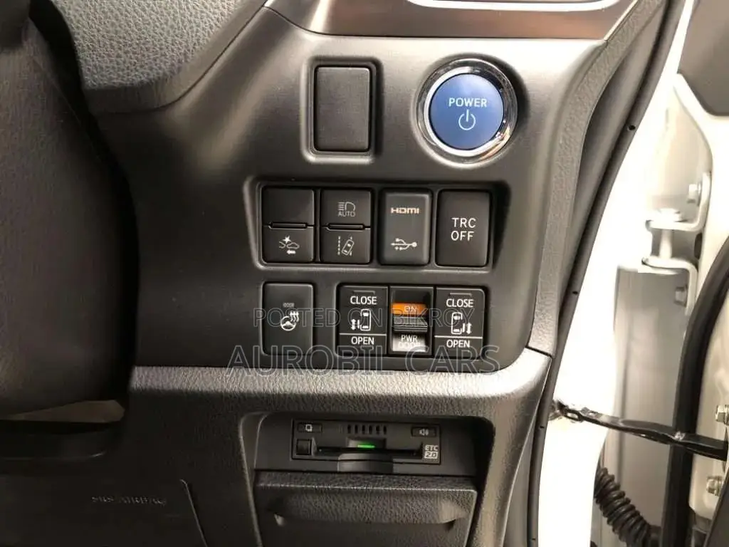 Toyota Esquire 2021 Pearl