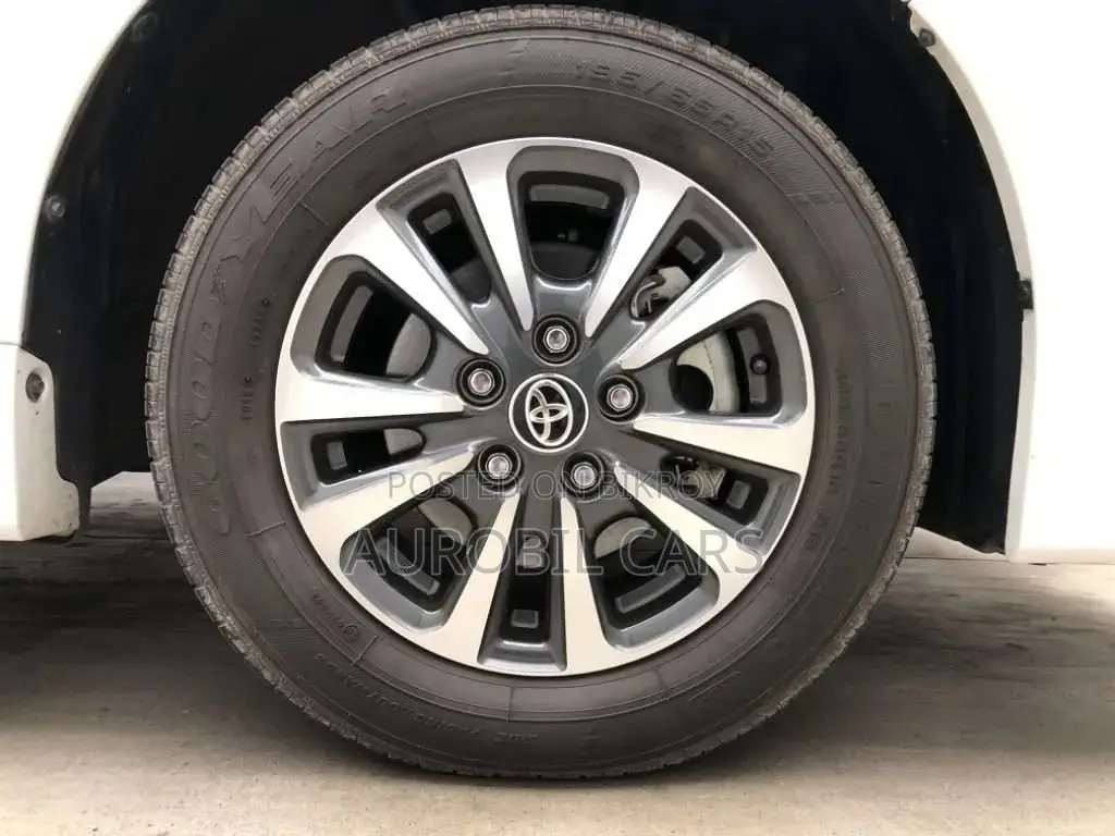 Toyota Esquire 2021 Pearl
