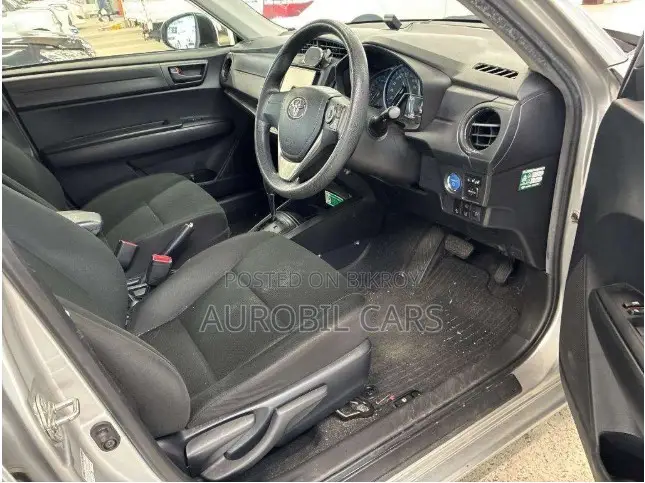 Toyota Axio 2021 Silver