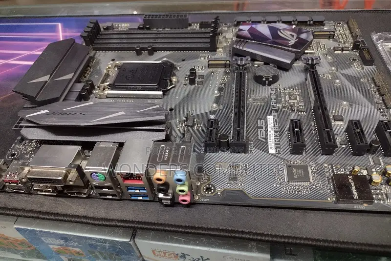 Asus Rog Strix B250f Gaming Full Atx Motherboard