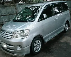 টয়োটা ভক্সি ২০০২ সিলভার