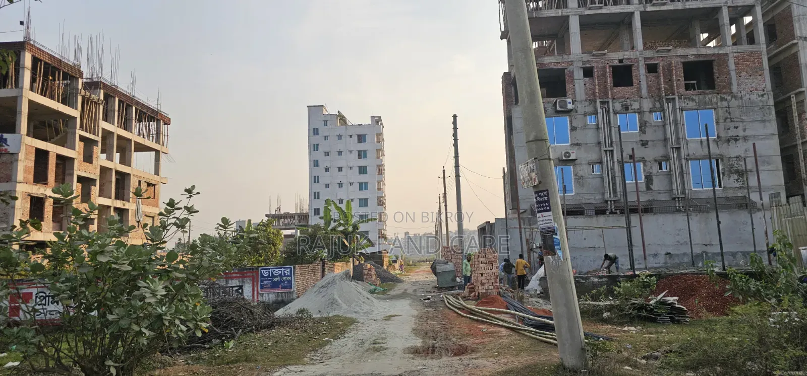 Plot for sale, south-facing, 30-foot road
