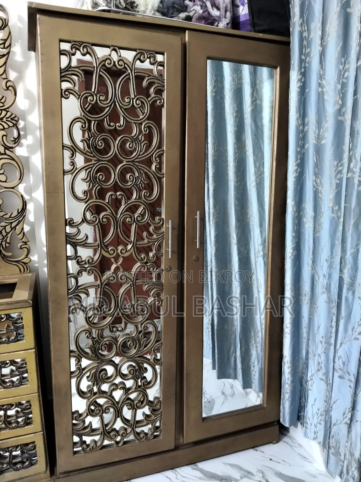 Dressing Table and Almirah