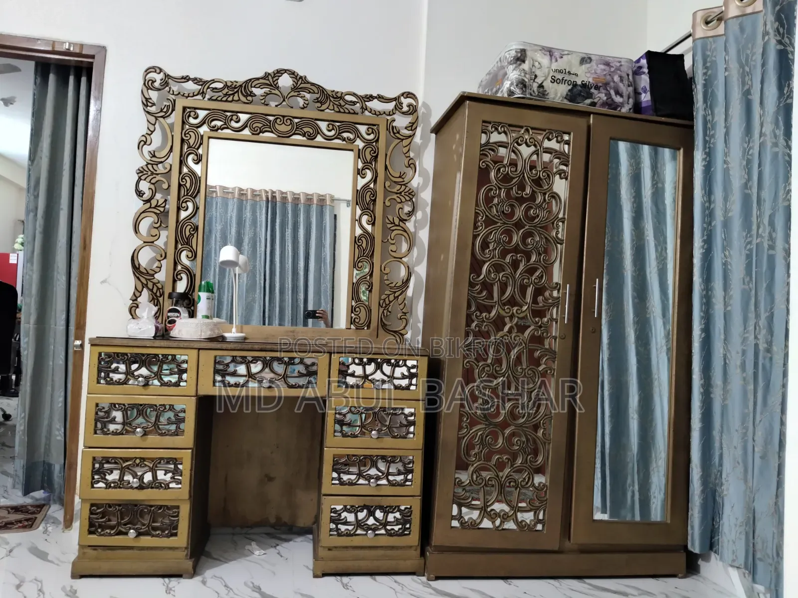 Dressing Table and Almirah
