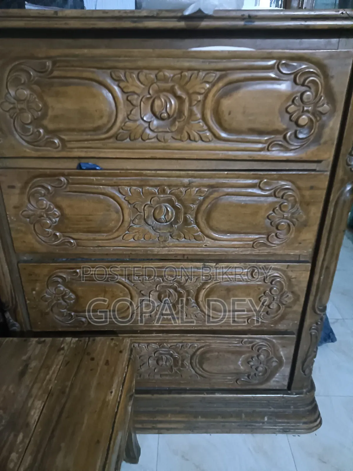 উডেন ওয়ারড্রোব