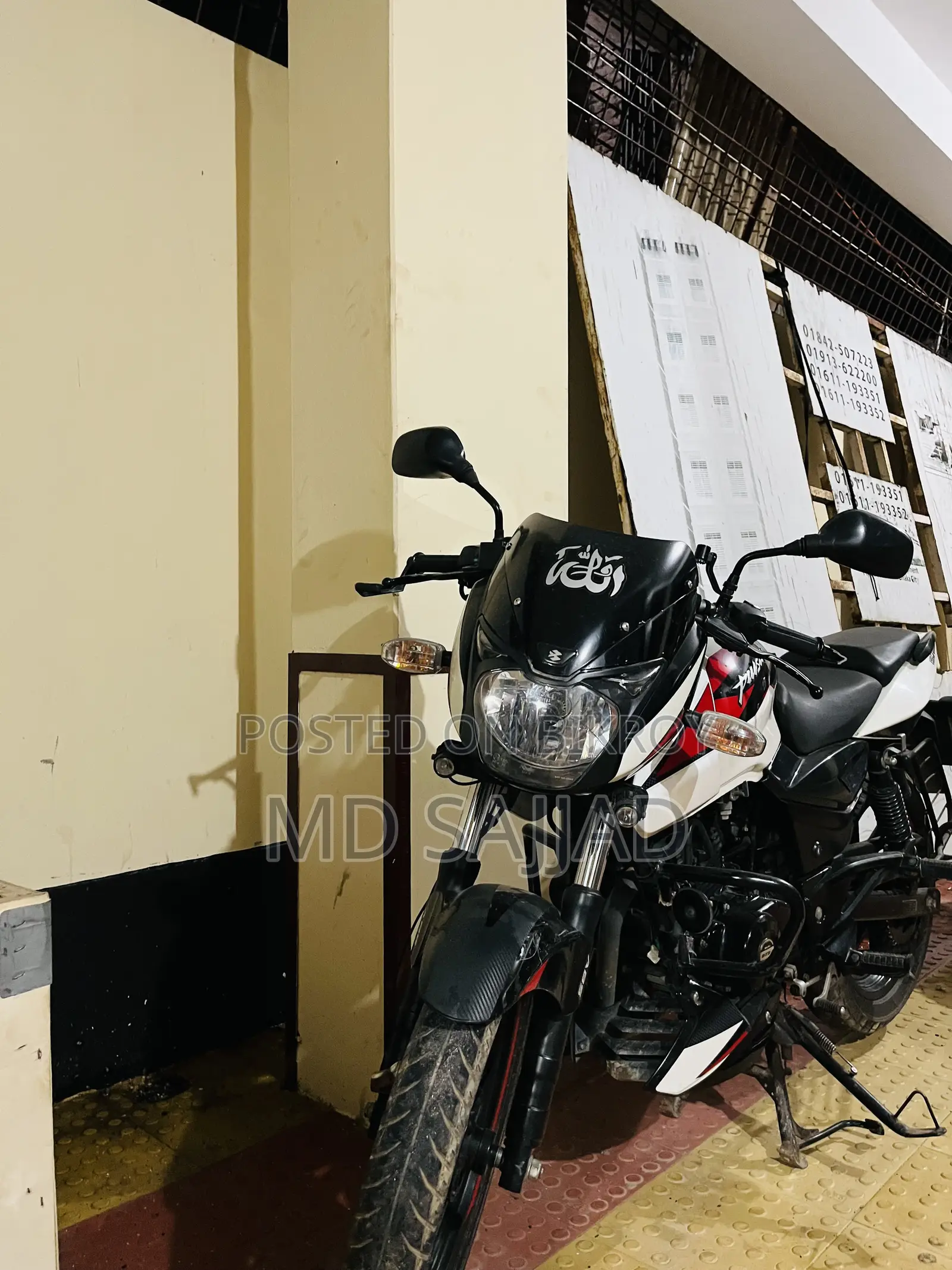 Bajaj Pulsar 150 2023 White