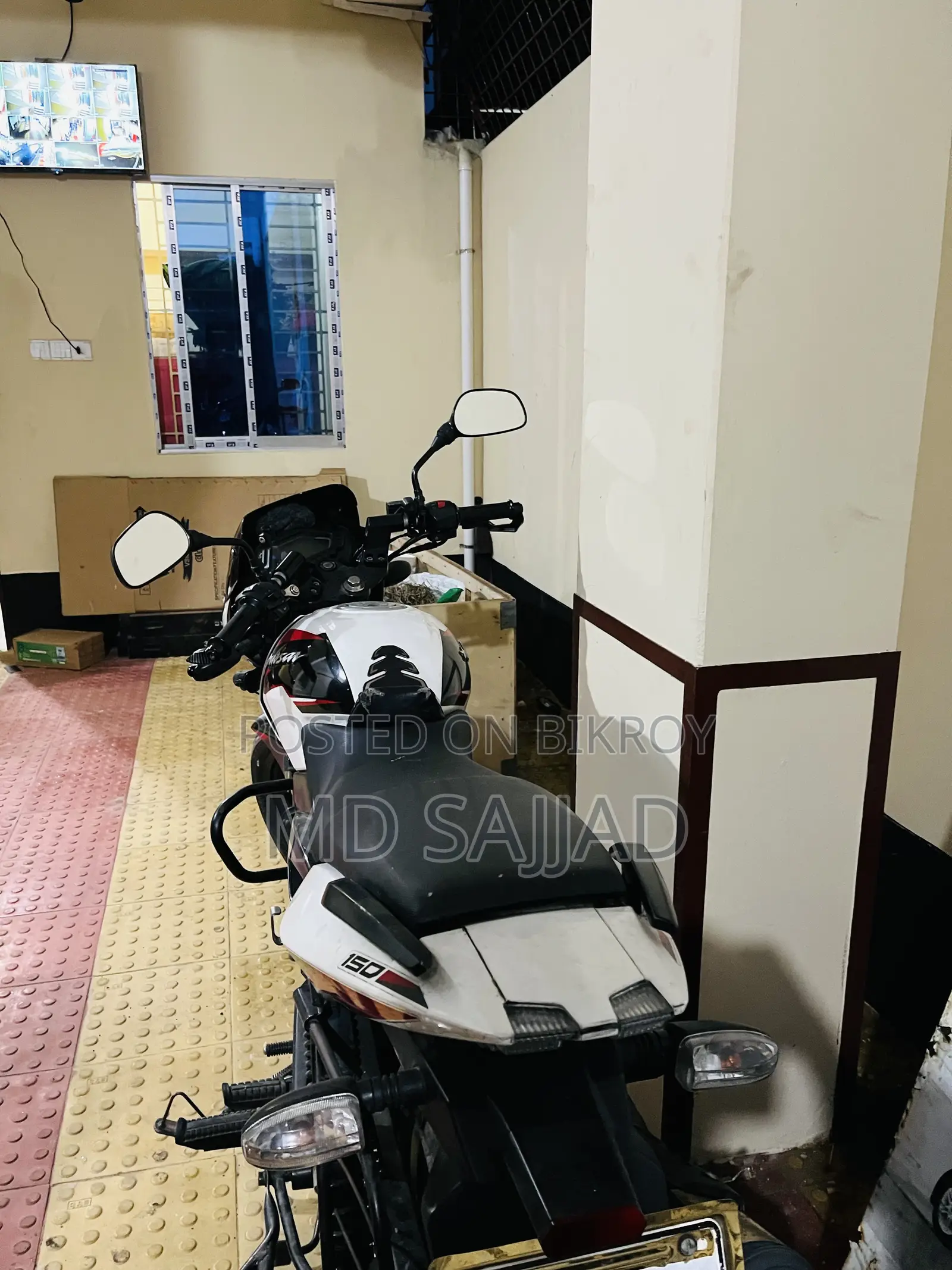 Bajaj Pulsar 150 2023 White