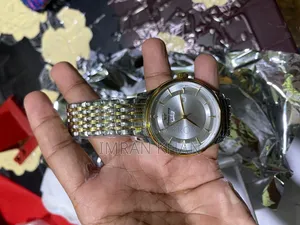 একদম ফুল ফ্রস নতুন ঘড়ি অর্ধেক দামে বিক্রয়
